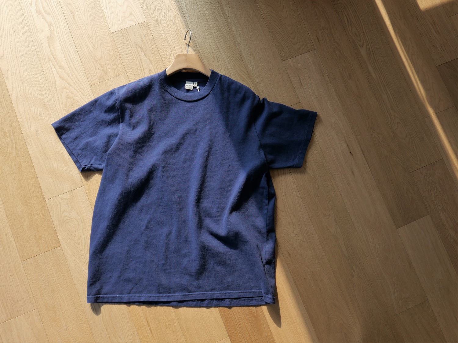 반팔 티셔츠 카멜 색상 이미지-S1L11